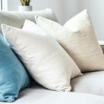 Come pulire a fondo i cuscini per mantenere la casa fresca e salubre in ogni ambiente
