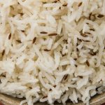 Riscaldare il riso nel microonde: quali sono i rischi per la salute da questa pratica comune