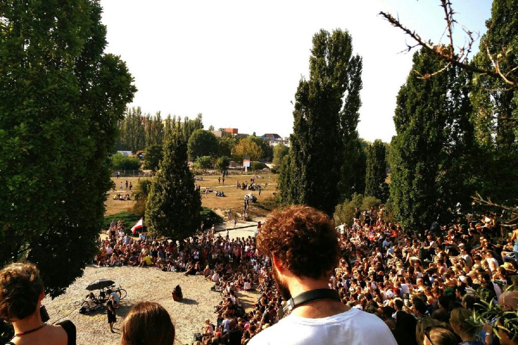 Roma domina il panorama musicale italiano superando Milano con un primato storico